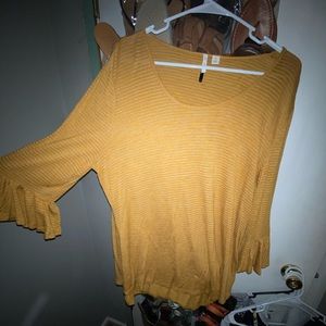 Ruffle mustard tee